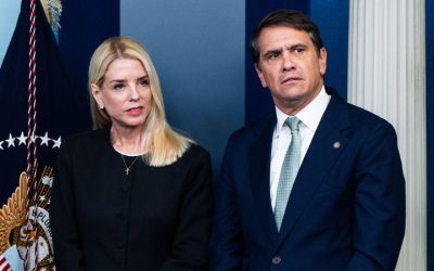 Trump, furios, o dă afară pe Pam Bondi: Ce se întâmplă acum în SUA?