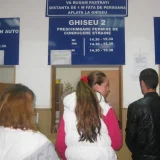 Românii, scutiți de cozi la ghișee: Actele vor fi verificate automat