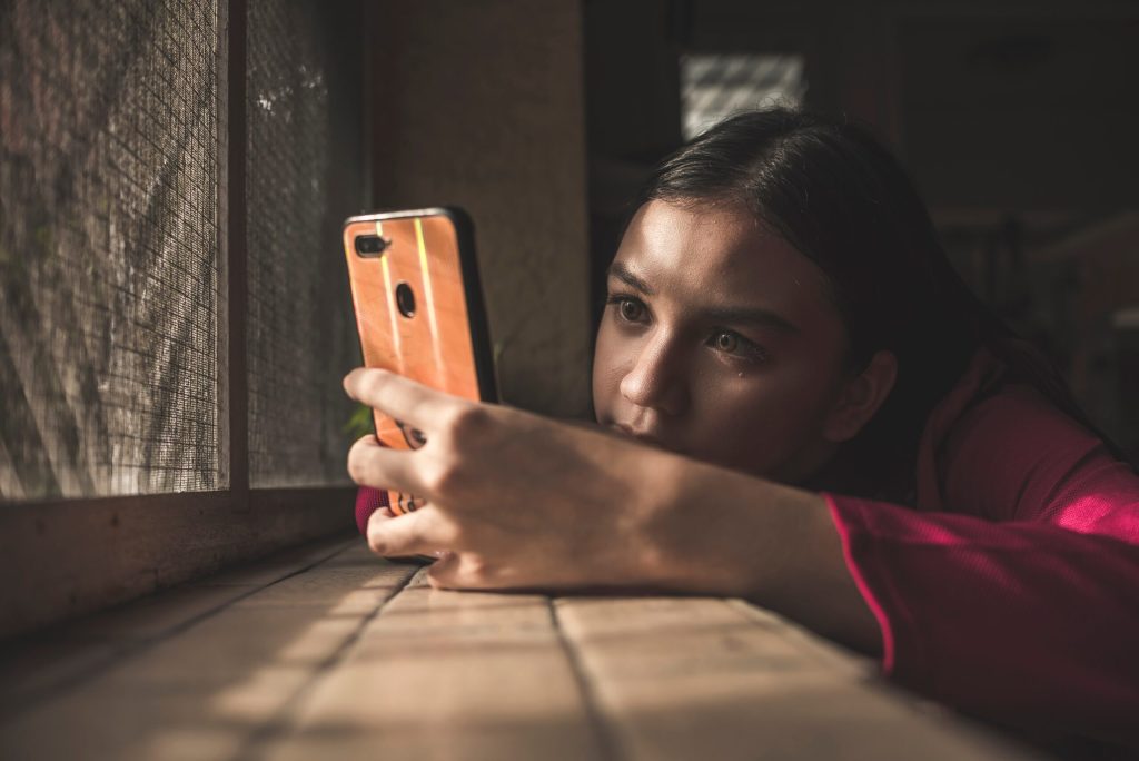 De ce unele persoane dispar SUBIT? Explicația ȘTIINȚIFICĂ a fenomenului ghosting