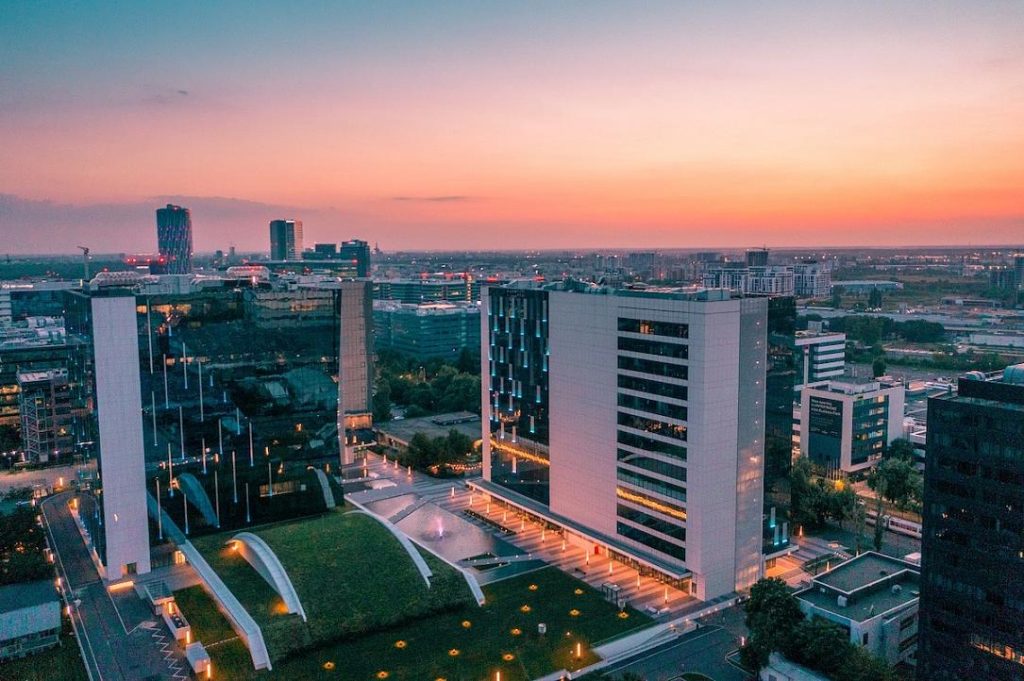 Lagardere rămâne la București: Reînnoiește chiria la Globalworth Campus