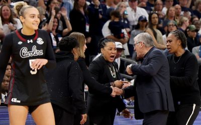 UConn's Geno Auriemma apologizes to South Carolina for outburst