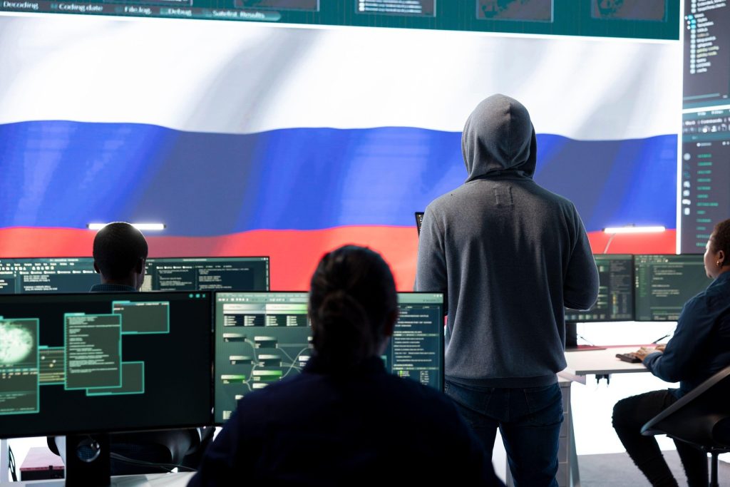 Primarul Capitalei, Nicușor Dan, a avertizat asupra pericolului atacurilor cibernetice rusești, după ce FBI și SRI au anunțat destructurarea unei campanii de spionaj care a vizat infrastructuri critice occidentale