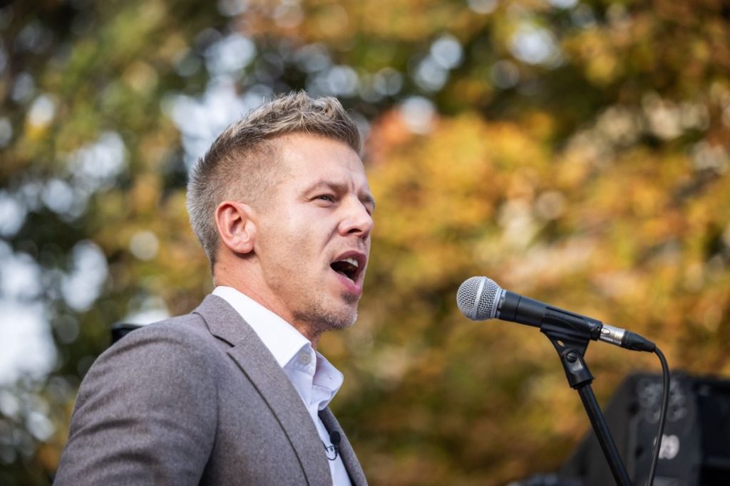 Magyar ȘI Tisza, victorie istorică la alegerile din Ungaria 2026