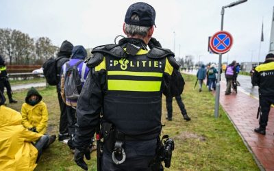 Bărbat incendiat într-un mall din Olanda: Victima se zbate între viață și moarte