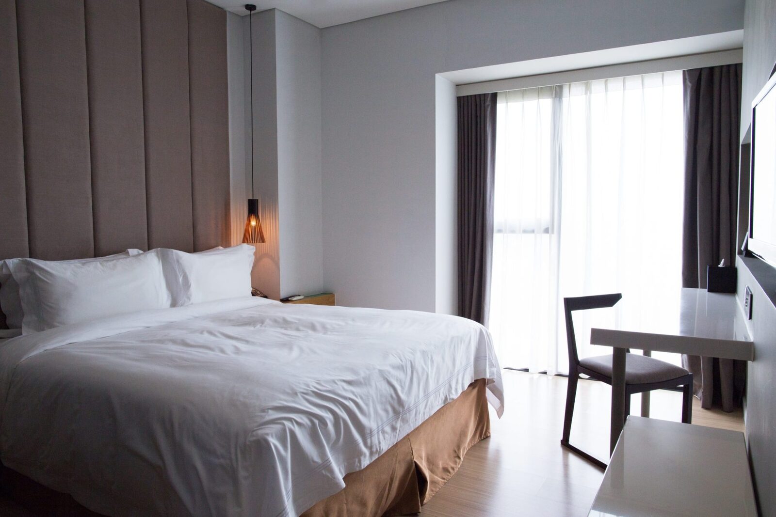 # Detalii ascunse: Cum depistezi o curățenie superficială în camera de hotel Fiecare călător așteaptă o cameră de hotel curată și igienizată, dar uneori, în spatele unui aspect plăcut, se pot ascunde detalii care trădează o curățenie superficială
