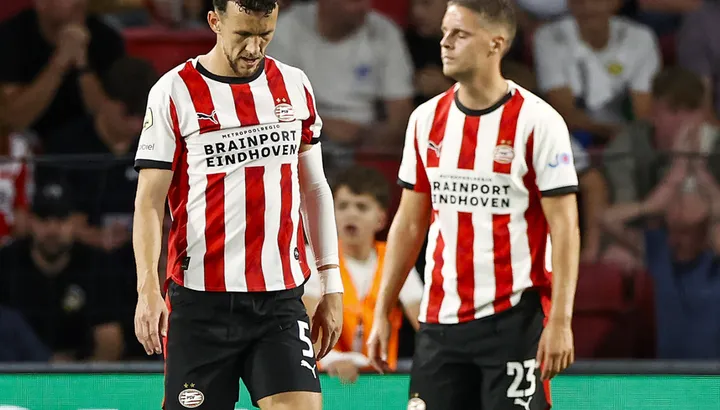 PSV Eindhoven, la un pas de titlu în Eredivisie, întâmpină FC Utrecht Echipa PSV Eindhoven, liderul campionatului olandez de fotbal, Eredivisie, are șansa de a-și asigura titlul sâmbătă, pe teren propriu, în meciul cu FC Utrecht