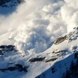 Avalanșe de Paște: Pericol pe pârtii din cauza turiștilor, avertizează meteorologii