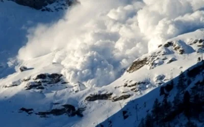 Avalanșe de Paște: Pericol pe pârtii din cauza turiștilor, avertizează meteorologii