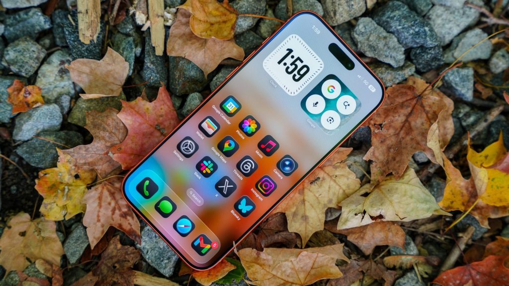 Un iPhone la bordul unei misiuni lunare? Da, se poate! iPhone 17 Pro Max a primit undă verde de la NASA pentru a însoți astronauții în misiunea Artemis II, marcând o premieră pentru un smartphone obișnuit