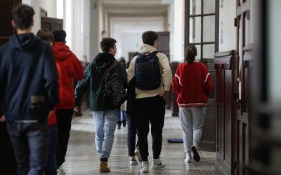 Școlile din Los Angeles limitează timpul petrecut pe ecran în clasă