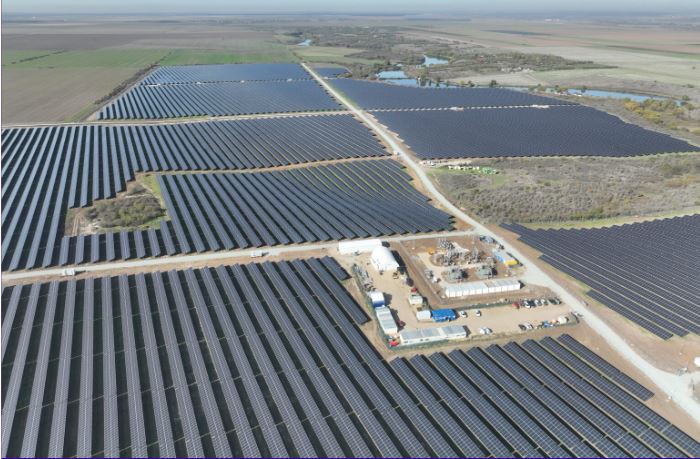 ANRE va decide acordarea autorizației pentru un parc fotovoltaic imens la Iepurești Comitetul de Reglementare al Autorității Naționale de Reglementare în Energie (ANRE) se reunește pe 7 aprilie pentru a decide acordarea autorizației de înființare pentru Centrala Electrică Fotovoltaică (CEF) Iepurești