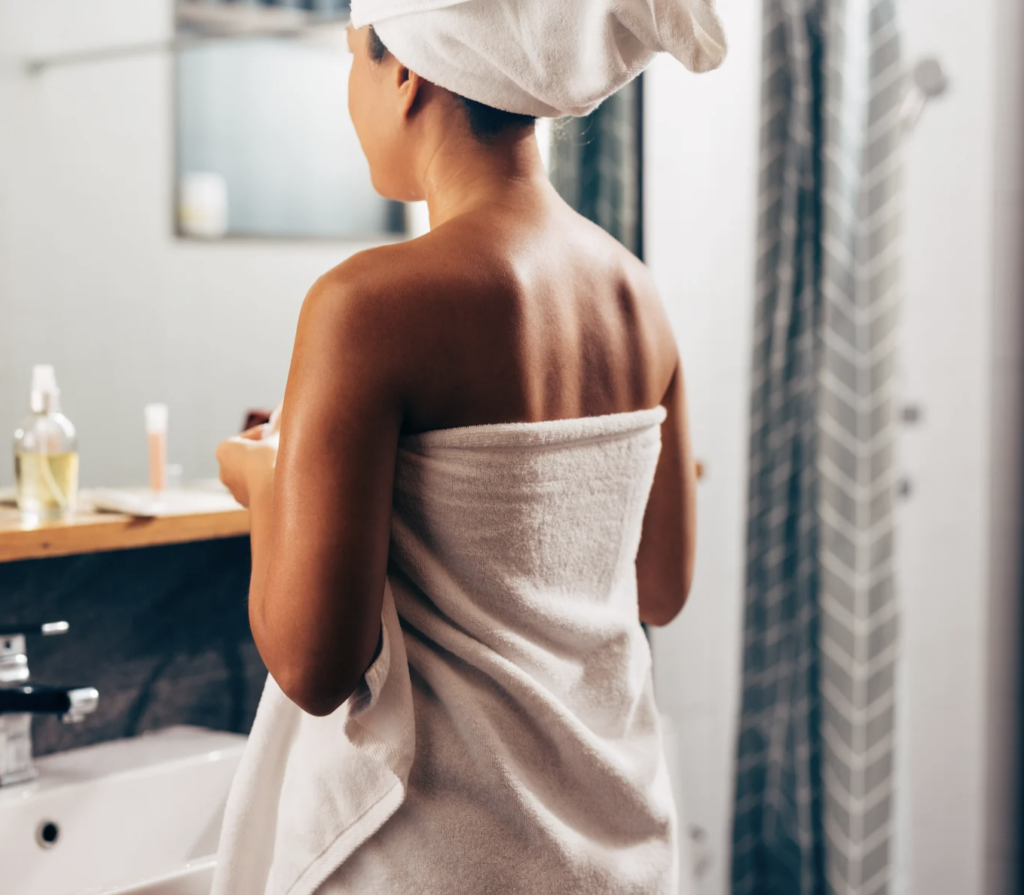 Deodorantele „naturale”: Pot fi o alegere mai sănătoasă? Bucuria de a ne simți proaspeți și încrezători de-a lungul zilei vine adesea cu alegerea unui deodorant eficient