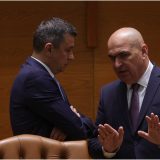 Bolojan respinge demisia, coaliția tremură: PSD decide soarta guvernării luni