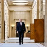 Premierul anunță negocieri pentru un guvern minoritar în România