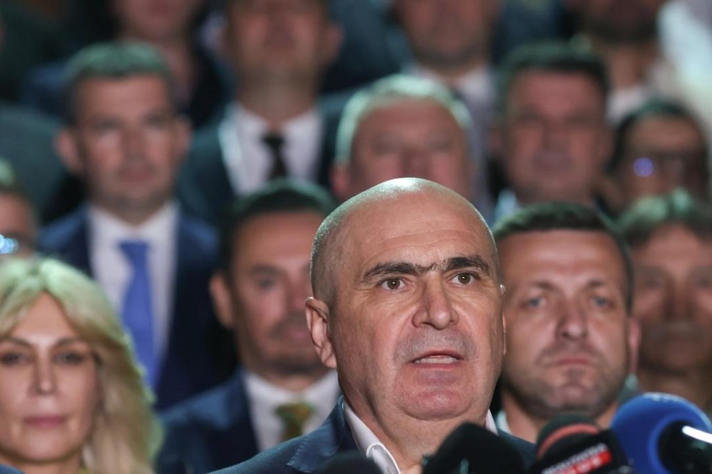 Bolojan, sfidare după retragerea PSD: Rămân la guvernare!