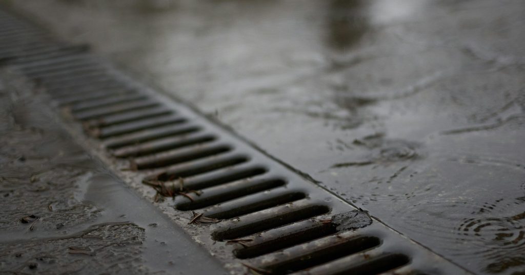 Negoiță, afacere cu scurgeri: Un metru de țeavă, 500 de euro în Sectorul 3