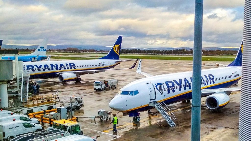 Criza de combustibil amenință zborurile din vară: Ryanair avertizează asupra riscurilor Compania aeriană Ryanair a tras un semnal de alarmă cu privire la posibile probleme de aprovizionare cu combustibil în lunile următoare, pe fondul tensiunilor geopolitice din Orientul Mijlociu