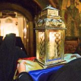 Lumina Sfântă a ajuns la București: Zbor privat, schimbări majore din cauza războiului