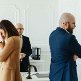 AI ne schimbă viețile: Relații personale și profesionale, pe muchie de cuțit