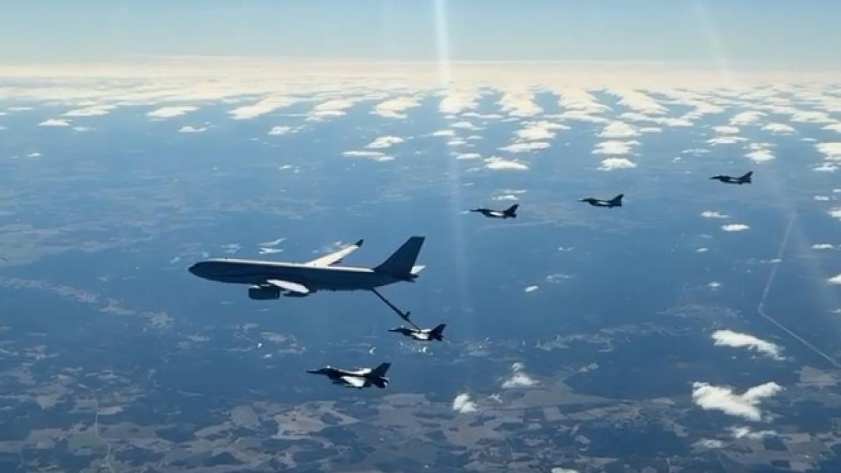 Manevre Aeriene Spectaculoase: F-16 Românești, în Exercițiul de Realimentare NATO