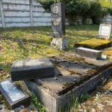Vandalism la Reghin: Zeci de morminte distruse în cimitirul evreiesc, dosar penal