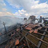 Incendiu în NEHOIU: Proprietarul, salvat de pompieri după stop cardiac