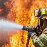 Incendiu MASIV la un service auto din Galați: Proprietar, cu ARSURI grave, la spital