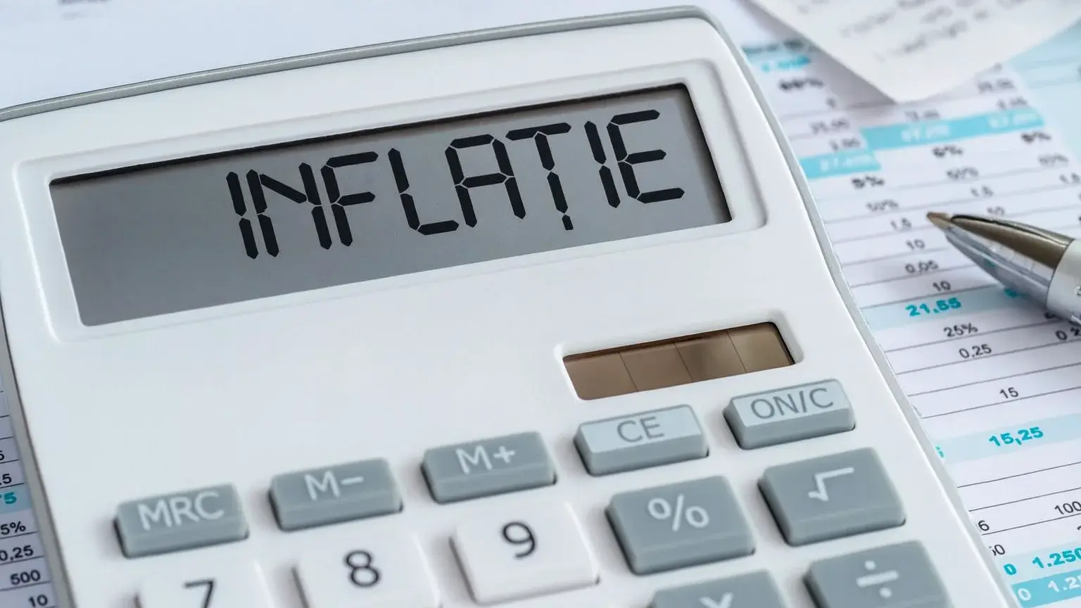 Inflația încă mușcă din buzunarele românilor Bucureștiul se confruntă cu o perioadă prelungită de inflație ridicată, iar perspectivele de stabilizare a prețurilor par să se îndepărteze