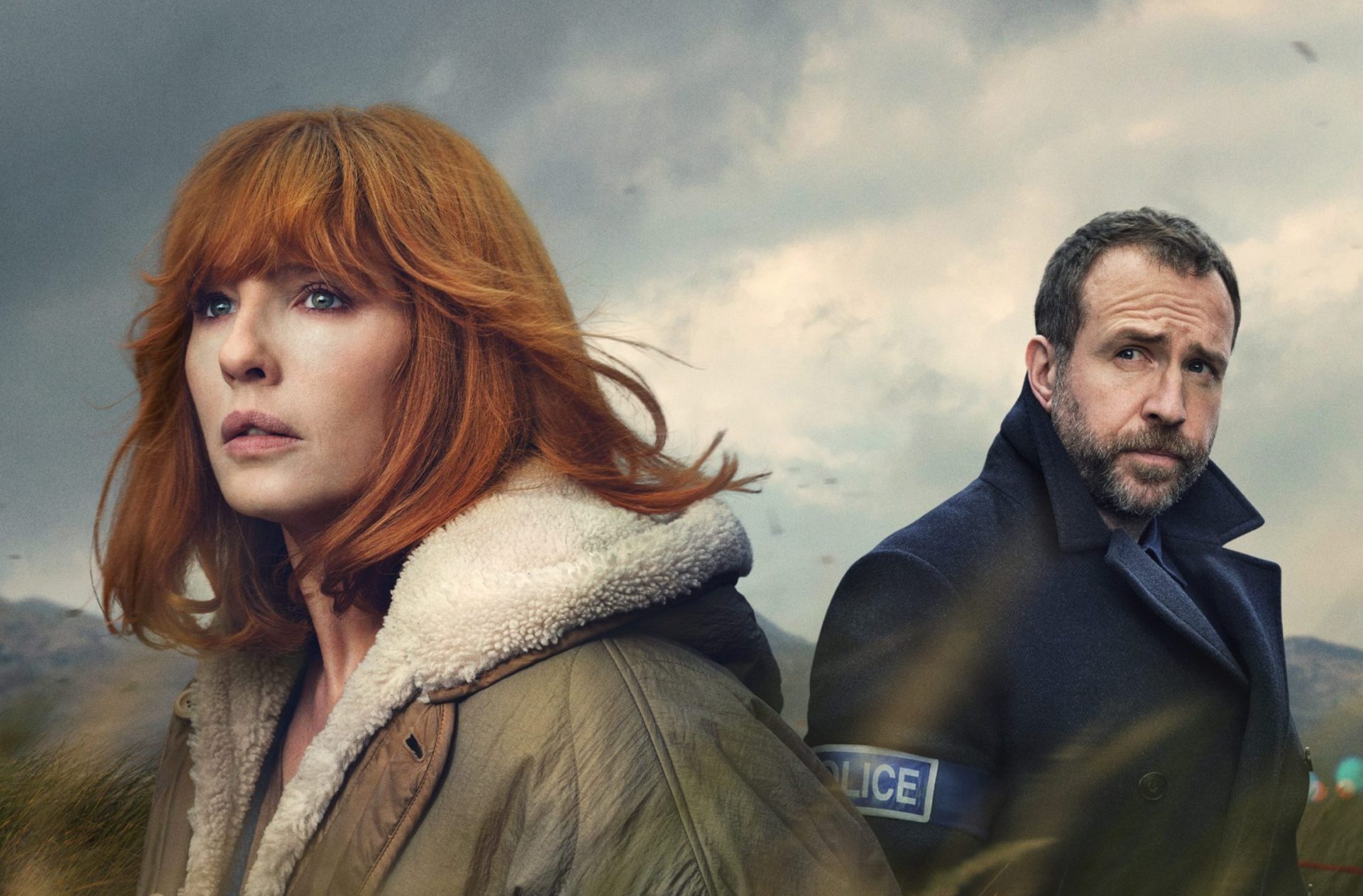 O nouă serie polițistă cu accente ecologice, „Under Salt Marsh”, explorează secretele întunecate ale unei comunități izolate, zguduită de o crimă misterioasă și de furia neîmblânzită a naturii