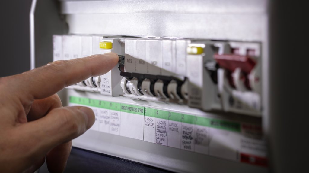 Pakistan: Zile cu întreruperi de curent pentru a reduce consumul energetic