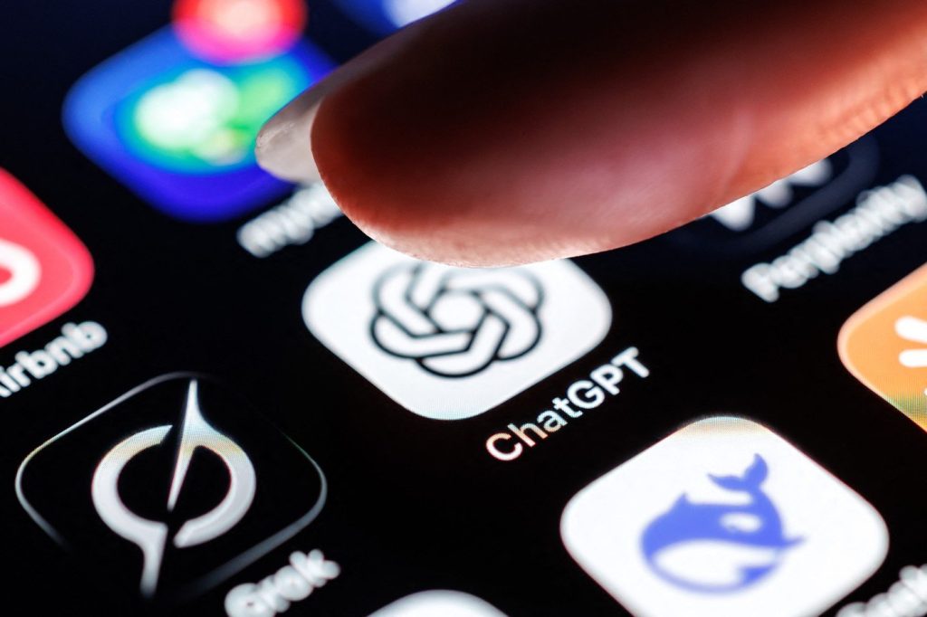 OpenAI atrage investiții masive în contextul exploziei AI Compania OpenAI, dezvoltatorul celebrului ChatGPT, a atras fonduri substanțiale de la investitori importanți, inclusiv SoftBank, Andreessen Horowitz și Amazon