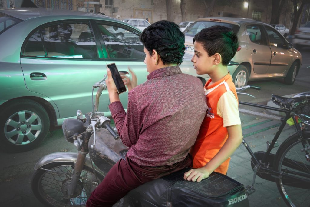 Iranul recrutează copii soldați: O nouă crimă de război