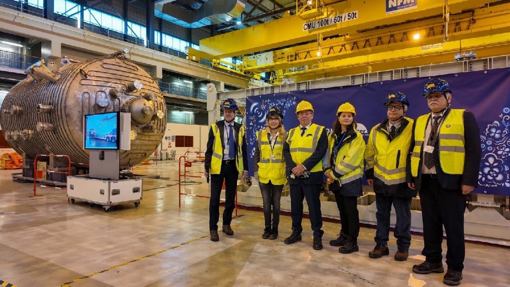 Rusii, cu pașapoartele lăsate: Gigantul nuclear european, sub expertiză