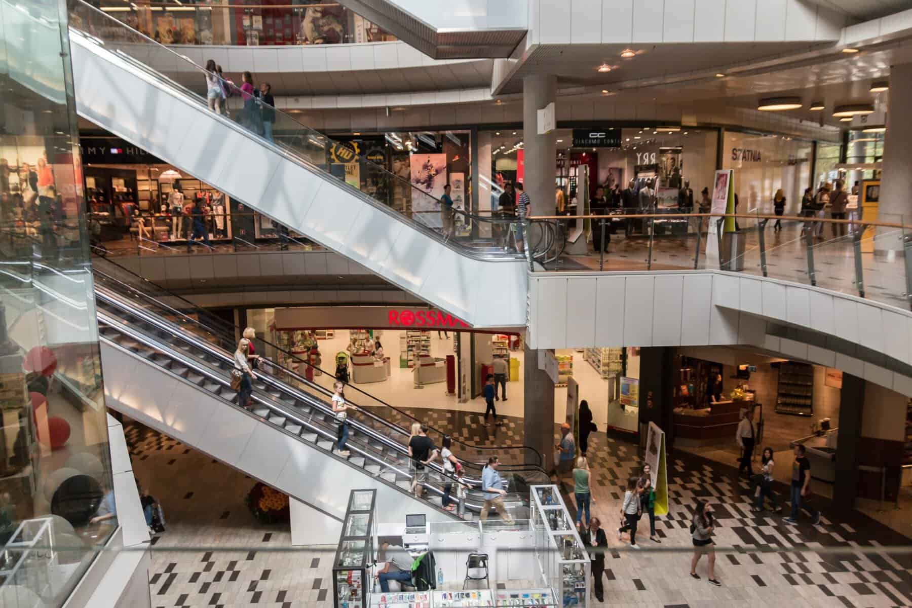 Comerțul cu amănuntul, în declin: Consumul scade cu peste 6% în primele două luni din an Cifra de afaceri din comerțul cu amănuntul a înregistrat o scădere semnificativă, semnalând dificultăți în economia românească