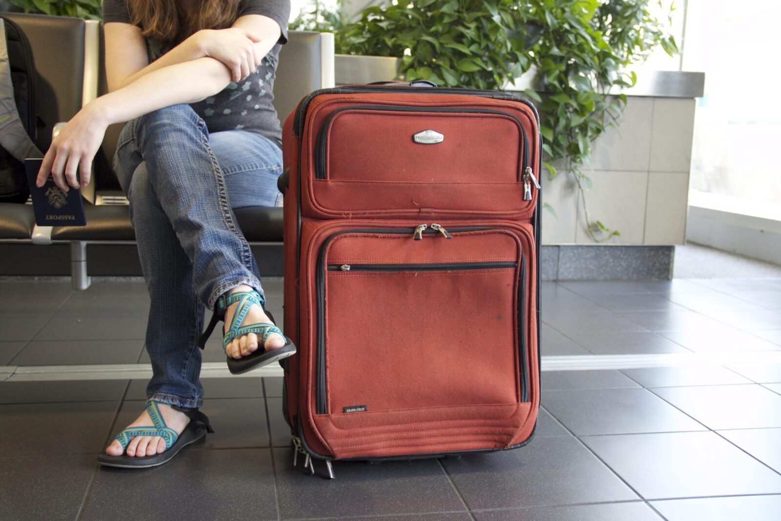 Vacantele românilor, în pericol? Anunțul ULUITOR al unei agenții de turism după atacurile din Iran