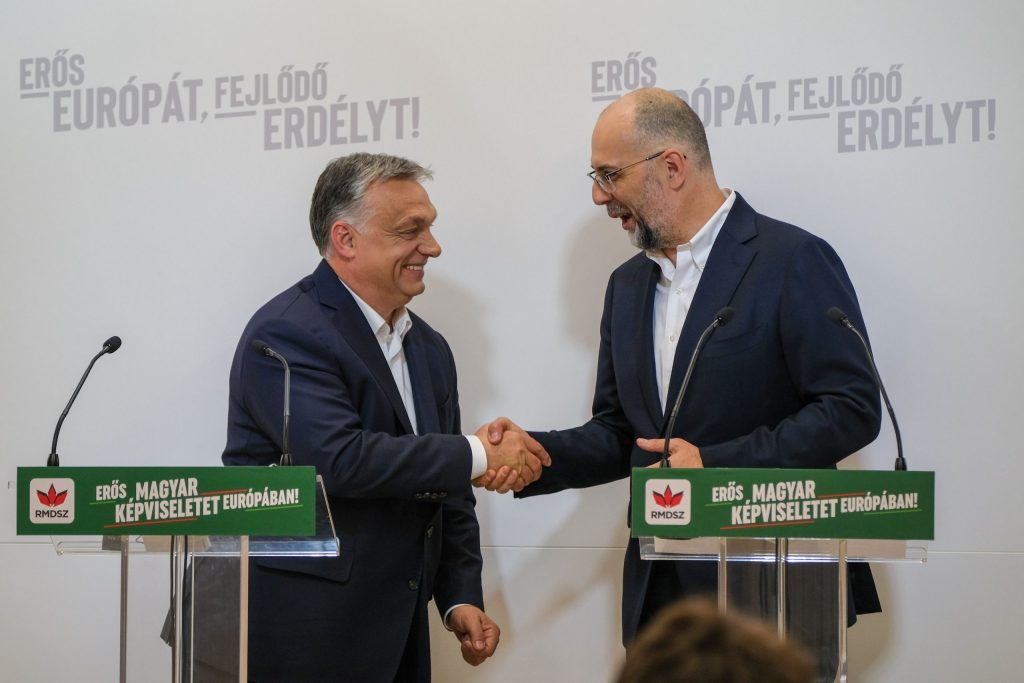 Kelemen Hunor, pe scena cu Viktor Orban: „Șeful ardelenilor” la Debrețin