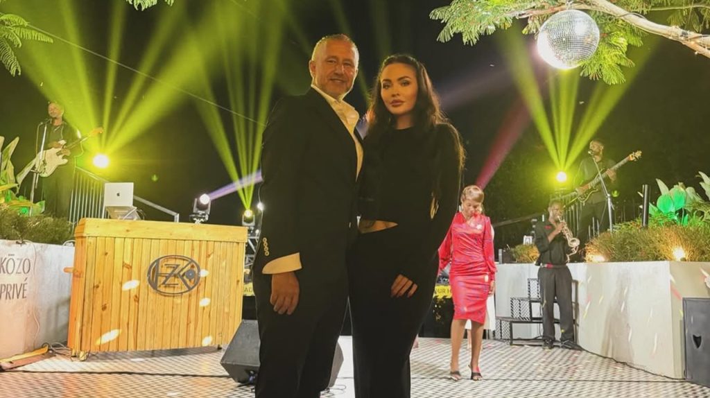 Reghe se întoarce acasă: Imagini cu Laurențiu, familie și dădaca din Filipine în România