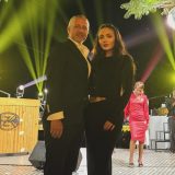 Reghe se întoarce acasă: Imagini cu Laurențiu, familie și dădaca din Filipine în România