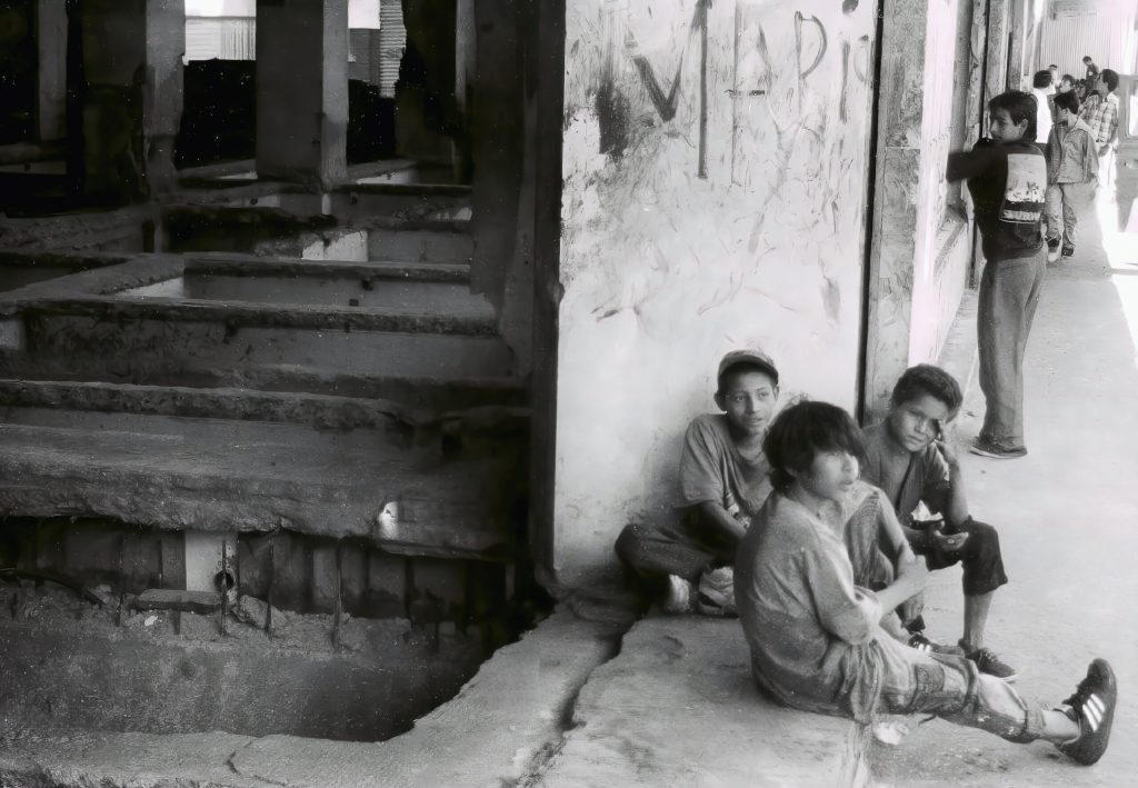 O lege șocantă: Copiii de 12 ani, condamnați la închisoare pe viață