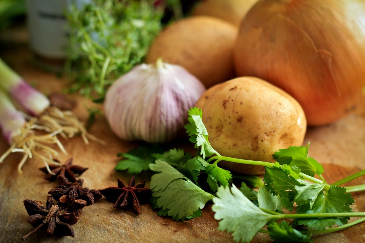 Deficitul la fructe și legume, minim din ultimul deceniu: 513 mil euro în 2025