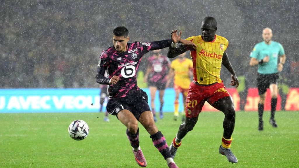 Derby-ul Lille – Lens, capul de afiș al etapei din Ligue 1, live pe VOYO și Sport.ro Meciul Lille – Lens, din cadrul etapei a 28-a a campionatului francez de fotbal Ligue 1, este capul de afiș al weekend-ului fotbalistic