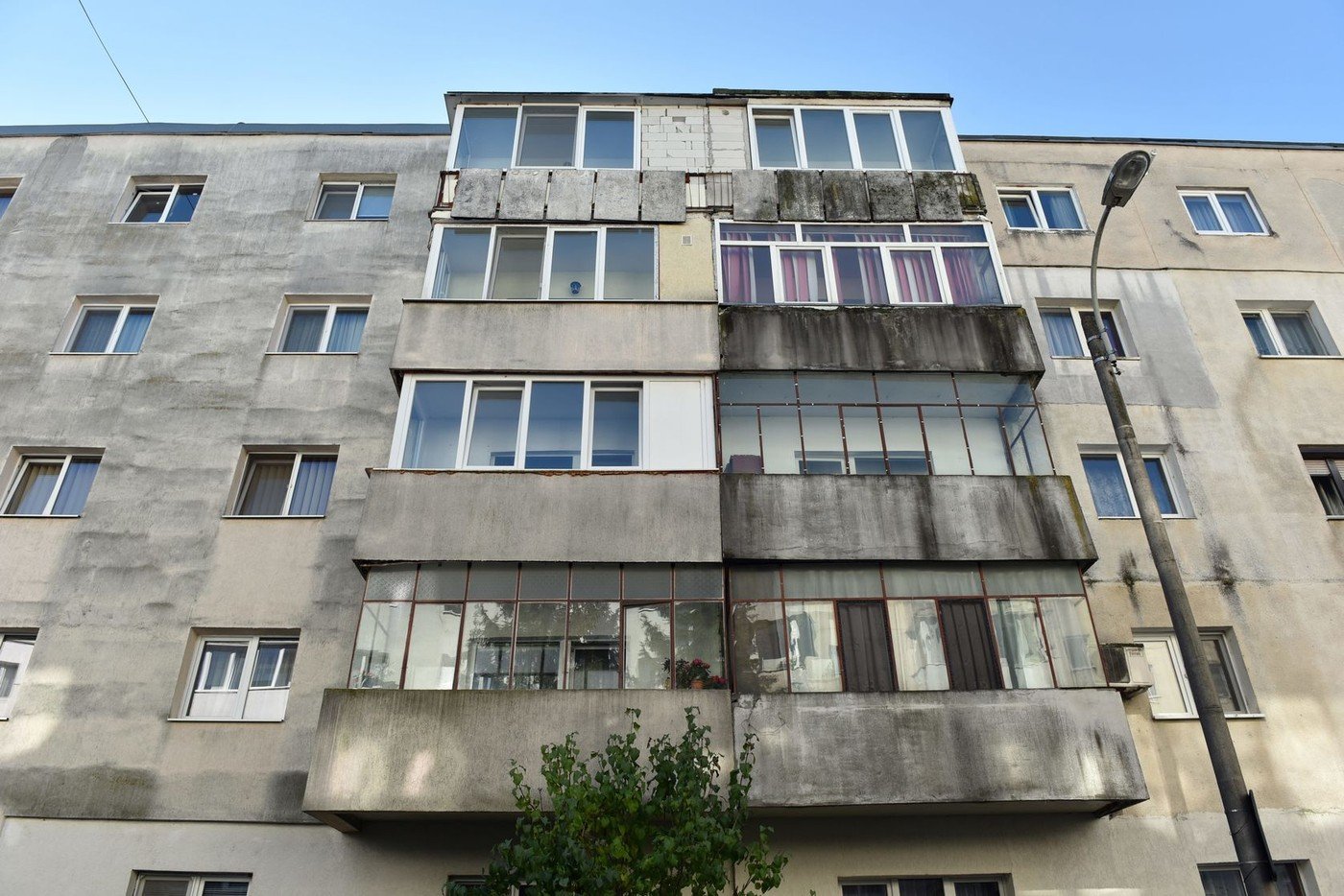 Lifturi noi în 100 de blocuri vechi cu peste 3 etaje