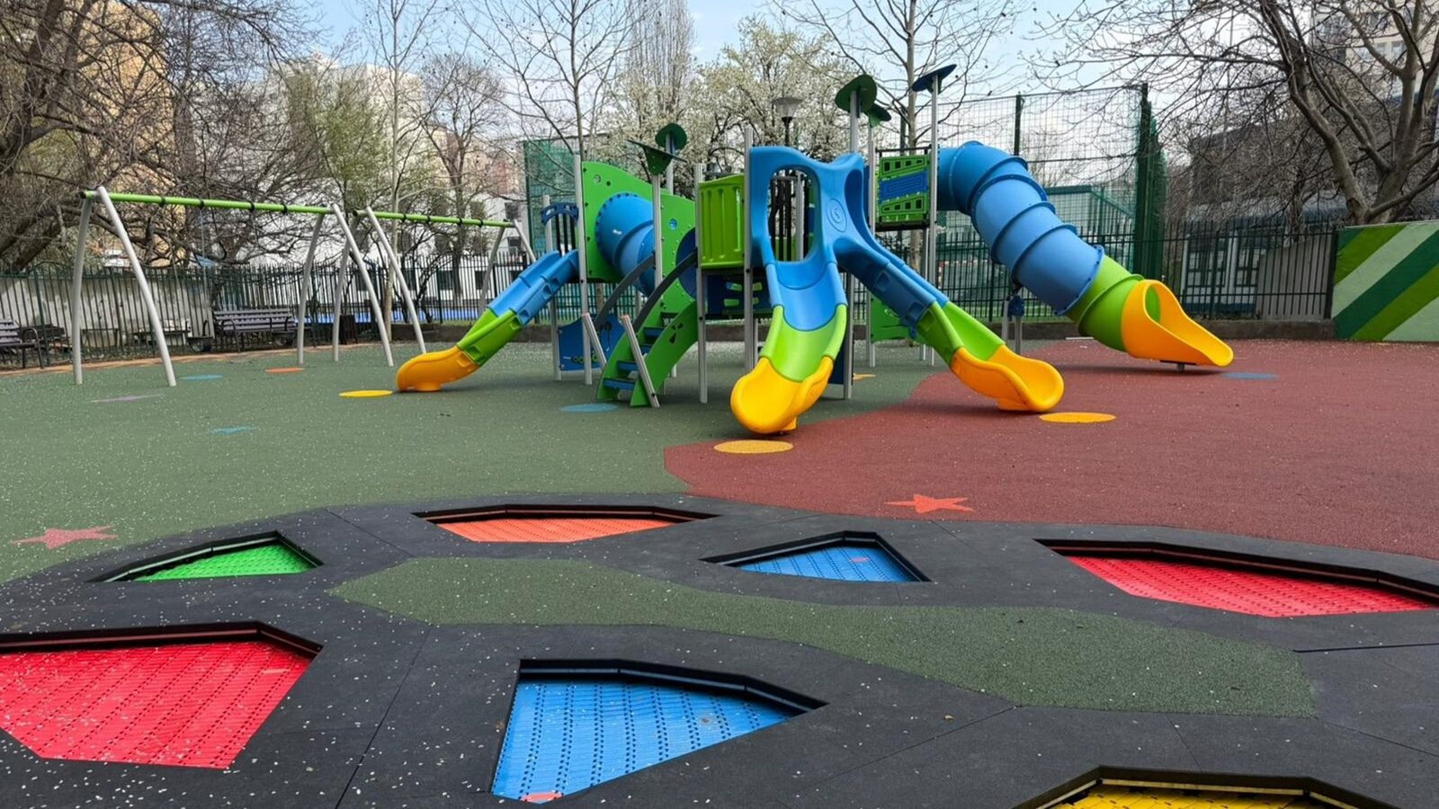 Un nou loc de joacă, în Sectorul 6, deschis pentru copii Capitala se îmbogățește cu un nou spațiu dedicat copiilor