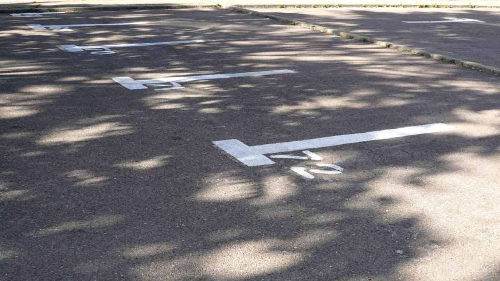 Schimbări MAJORE la parcări: Cât plătește șoferul lunar în București?