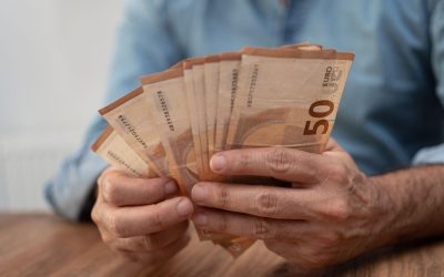 Locuri de muncă cu salarii de peste 2.300 de euro în Franța: Oportunități în domeniul logisticii alimentare Compania STEF, specializată în logistică alimentară, recrutează personal în Franța, oferind salarii competitive și beneficii atractive
