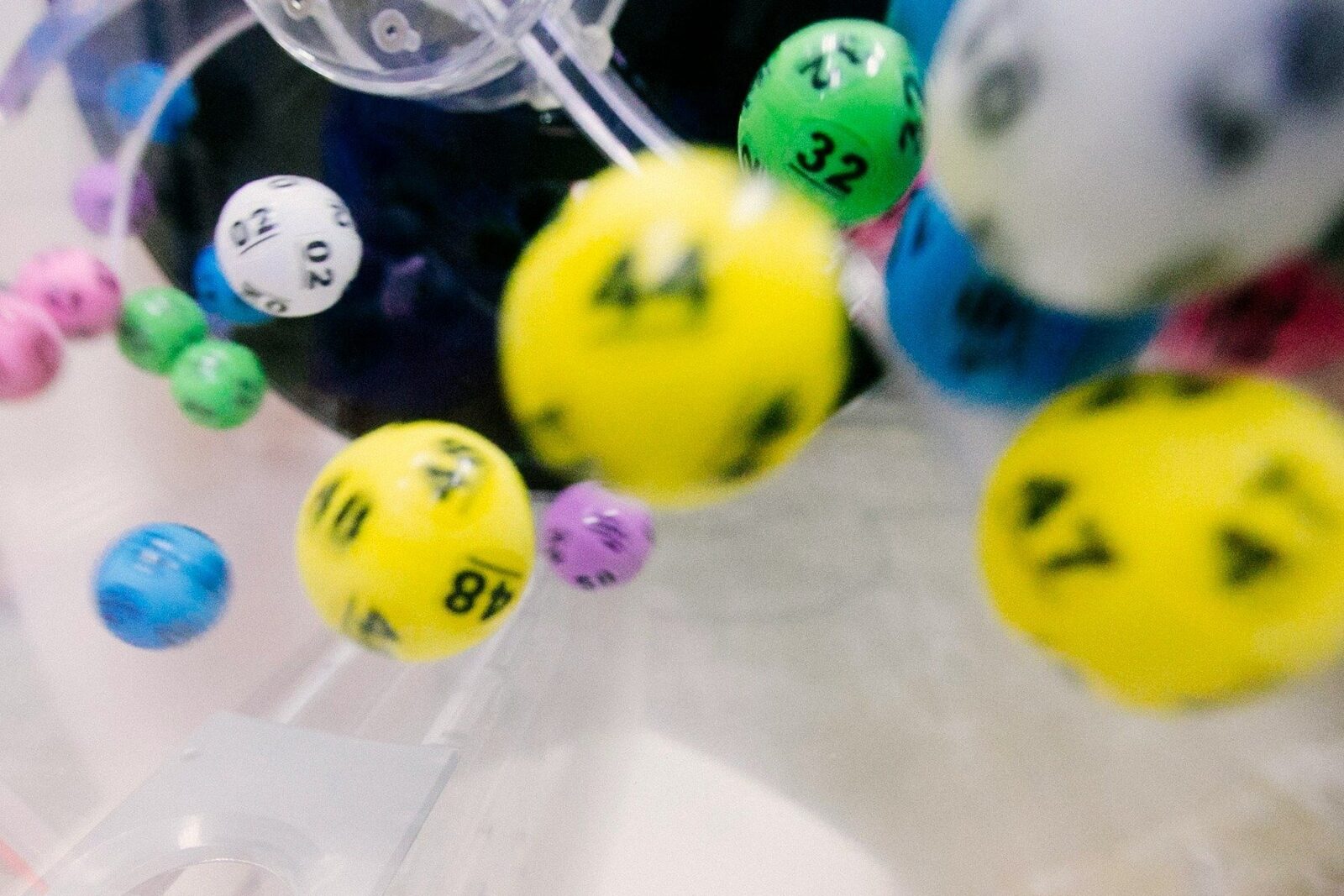 Un englez din sud-estul capitalei Marii BRITANII a pierdut șansa de a revendica un jackpot uriaș la loteria națională, valorând peste 10 milioane de lire sterline