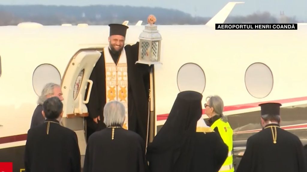 Lumina Sfântă a ajuns în România: „Ea deschide calea adevărului și libertății” (VIDEO)