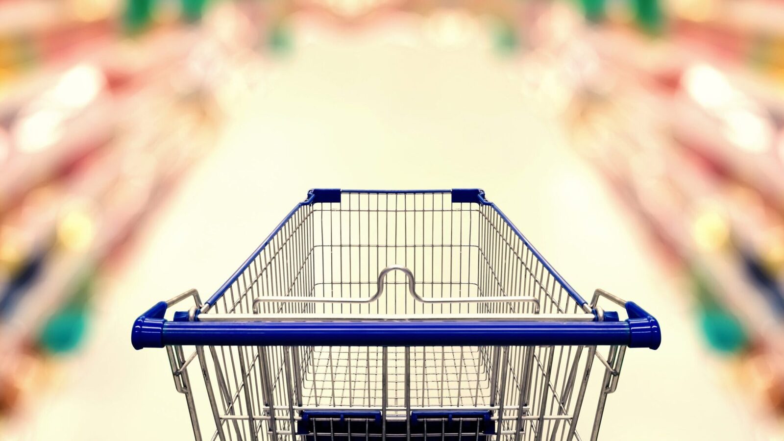 CONSUMUL SCADE, PRODUCȚIA AGRICULTURALĂ RĂMÂNE UN OBIECTIV CHEIE Feliciu PARASCHIV, vicepreședintele Asociației Naționale a Comercianților Mici și Mijlocii din România (ANCMMR), a adus în discuție, miercuri, provocările actuale ale economiei românești