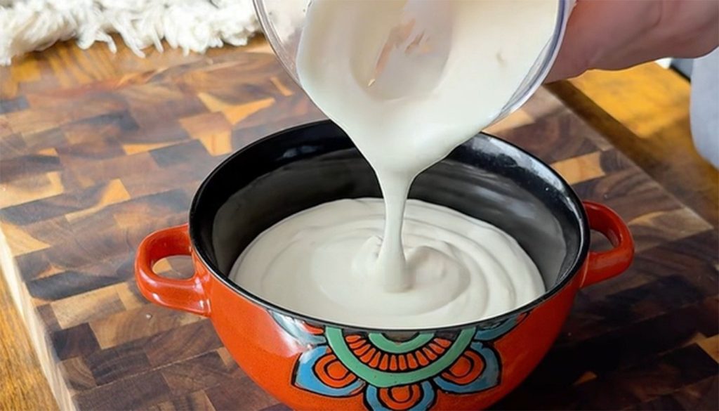 Maioneza de post: secretele unui sos delicios fără ouă Bucătăria românească este bogată în preparate, iar maioneza ocupă un loc special în preferințele culinare