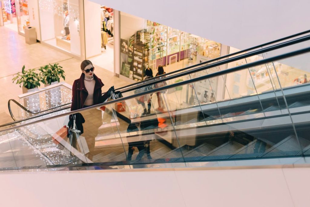 Programul Mall-urilor din București de Paște: O Radiografie a Schimbărilornn Centrele comerciale din București își adaptează programul în perioada sărbătorilor pascale, oferind opțiuni variate pentru vizitatori